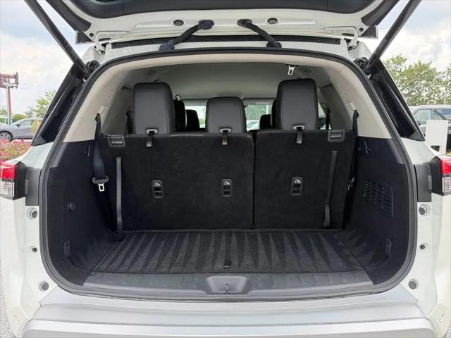 2024 Nissan Pathfinder SL FWD