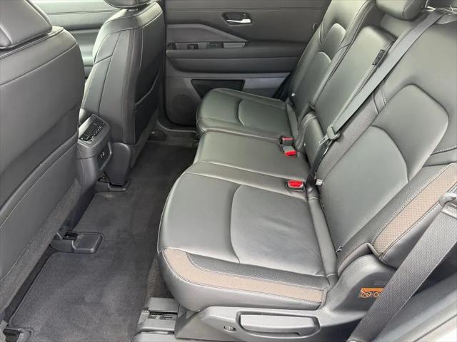 2024 Nissan Pathfinder SL FWD