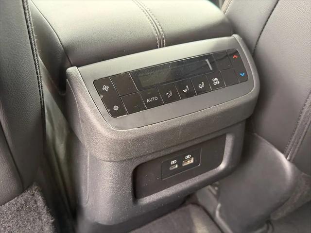 2024 Nissan Pathfinder SL FWD
