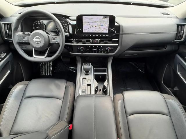 2024 Nissan Pathfinder SL FWD