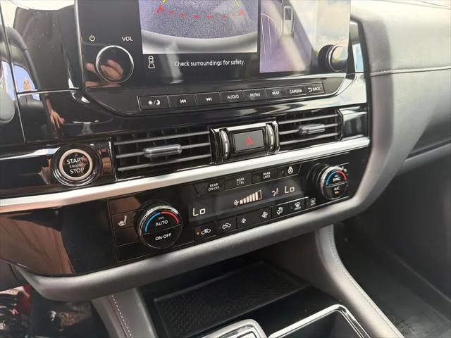 2024 Nissan Pathfinder SL FWD