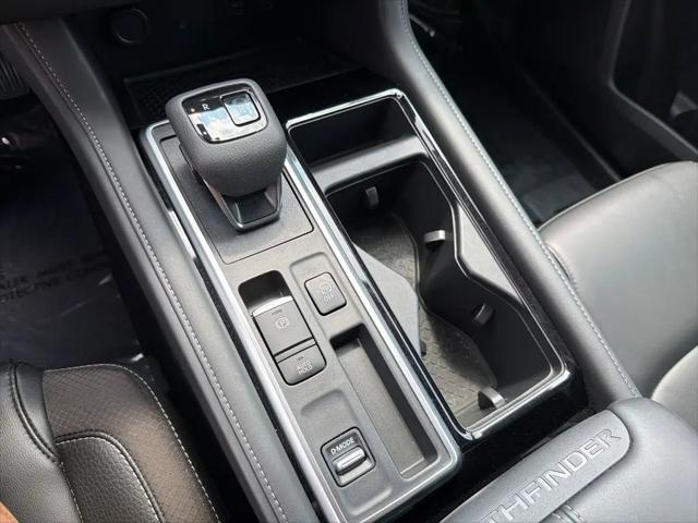 2024 Nissan Pathfinder SL FWD