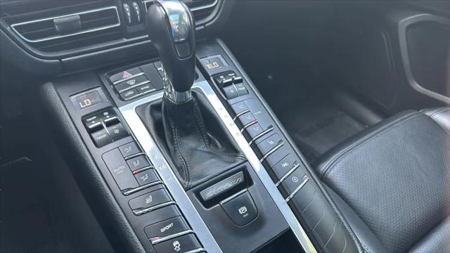 2021 Porsche Macan Macan