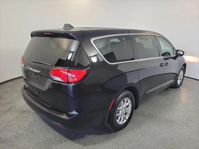 2027 Chrysler Pacifica LX