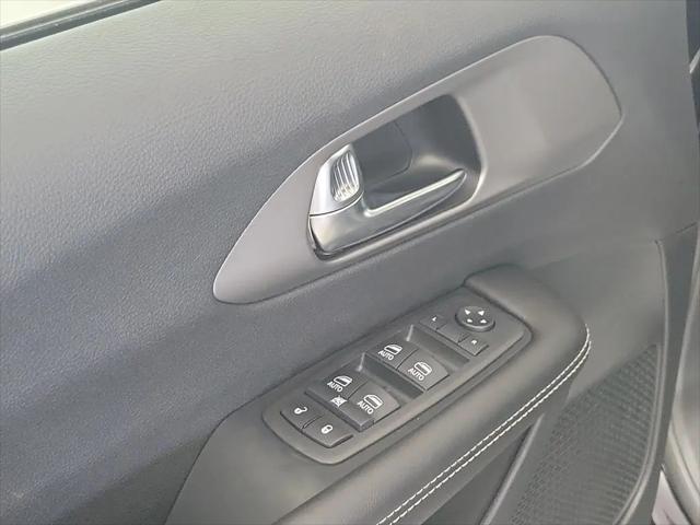 2027 Chrysler Pacifica LX