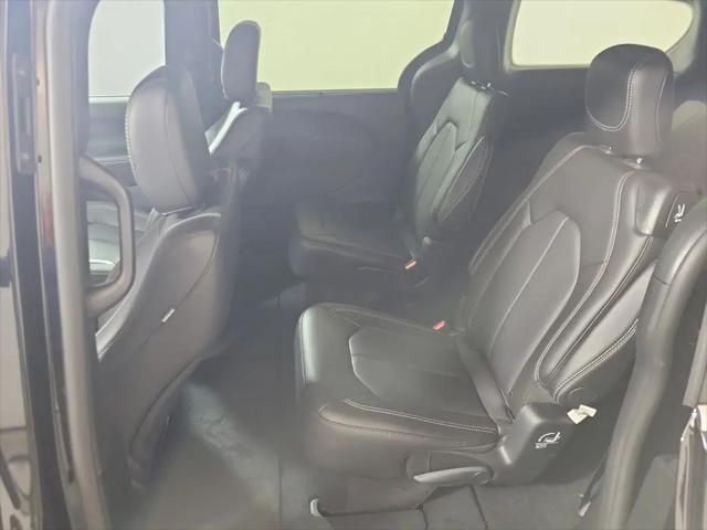 2027 Chrysler Pacifica LX