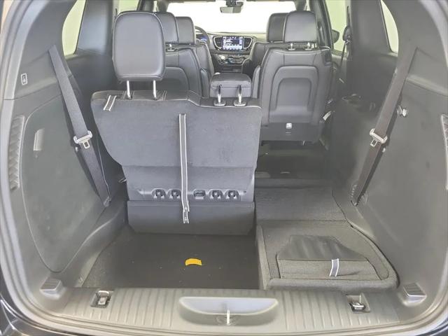 2027 Chrysler Pacifica LX