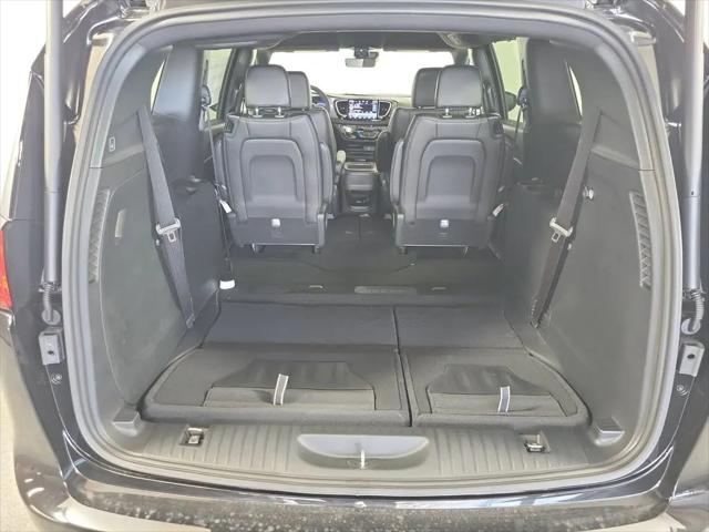 2027 Chrysler Pacifica LX
