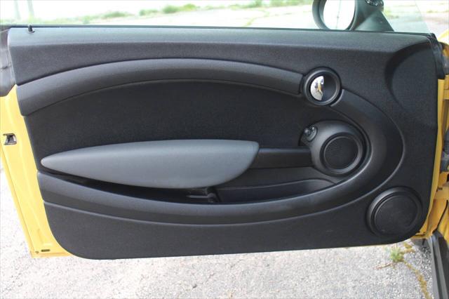 2009 MINI Cooper Base 2dr Hatchback