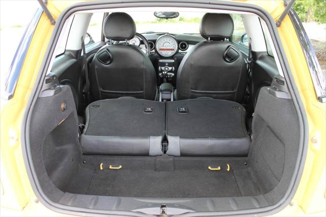 2009 MINI Cooper Base 2dr Hatchback