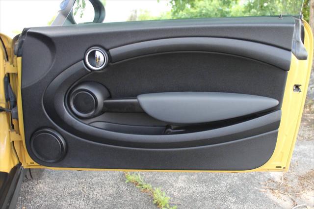 2009 MINI Cooper Base 2dr Hatchback