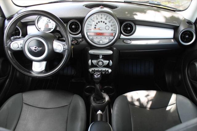 2009 MINI Cooper Base 2dr Hatchback