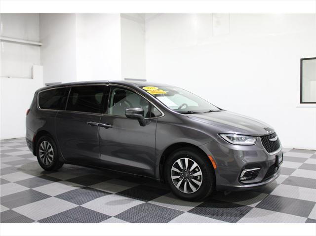 2022 Chrysler Pacifica Hybrid Touring L for sale in Merced, CA