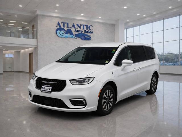 2022 Chrysler Pacifica Hybrid Touring L for sale in Sacramento, CA
