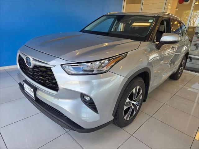 2020 Toyota Highlander Hybrid XLE for sale in Peoria, IL