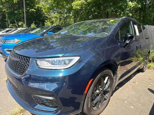 2023 Chrysler Pacifica Limited for sale in Brookfield, CT