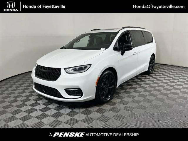 2024 Chrysler Pacifica Limited for sale in Fayetteville, AR