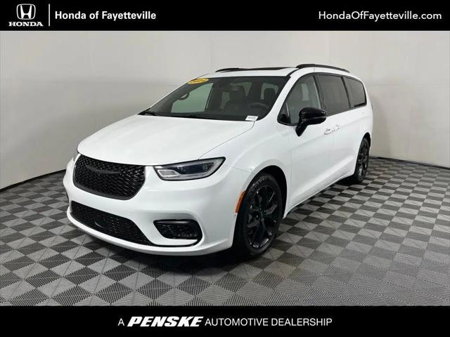 2024 Chrysler Pacifica Limited for sale in Fayetteville, AR