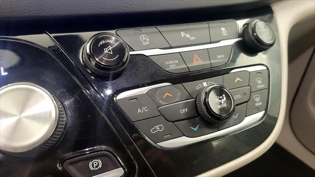 2017 Chrysler Pacifica Touring-L