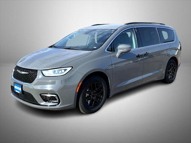 2022 Chrysler Pacifica Touring L for sale in Sioux City, IA
