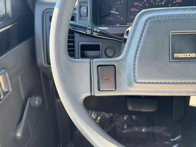 1990 Mazda B2600i Pickup Truck