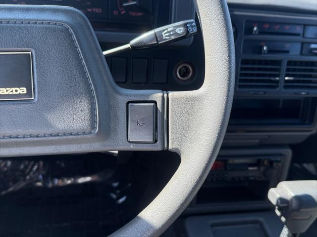 1990 Mazda B2600i Pickup Truck
