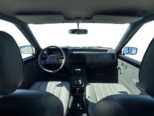 1990 Mazda B2600i Pickup Truck