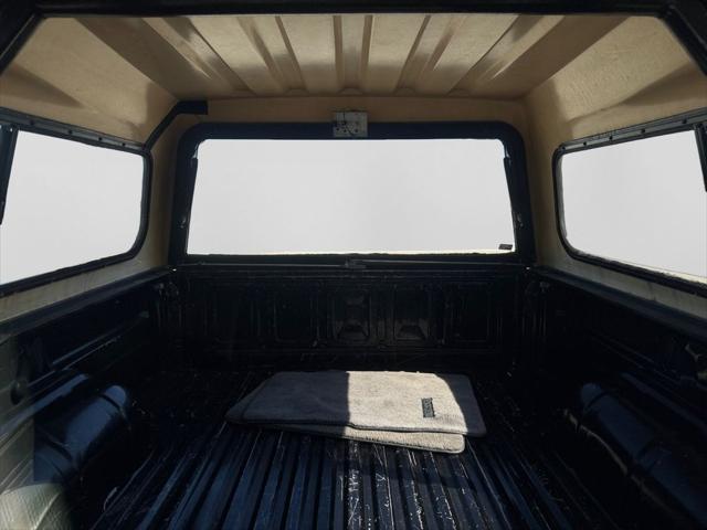 1990 Mazda B2600i Pickup Truck