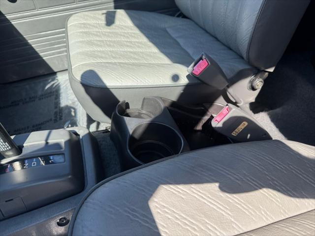 1990 Mazda B2600i Pickup Truck