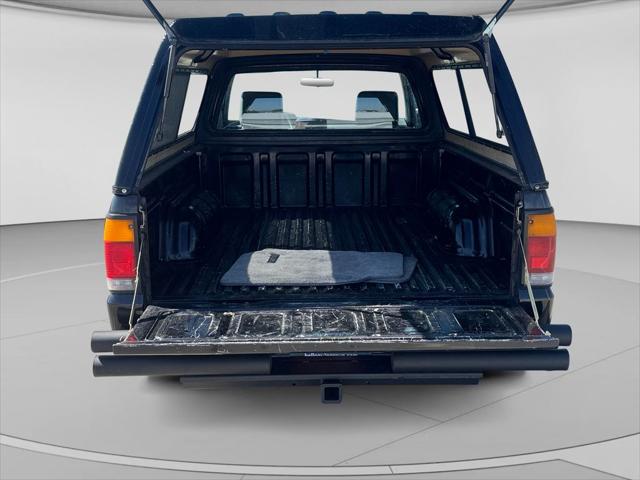 1990 Mazda B2600i Pickup Truck