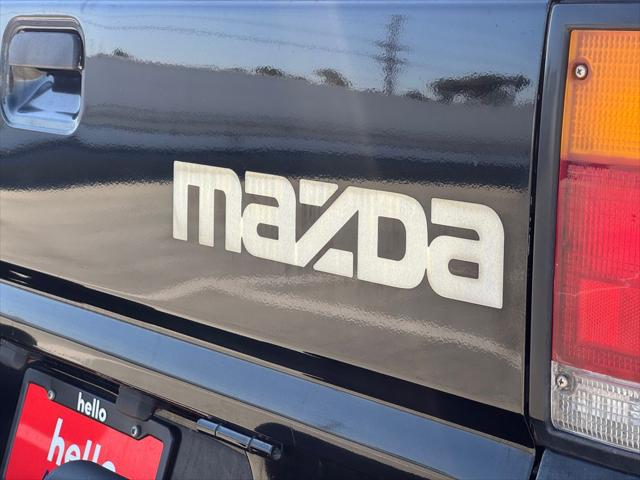 1990 Mazda B2600i Pickup Truck