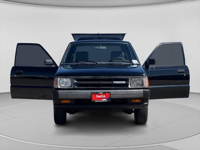 1990 Mazda B2600i Pickup Truck