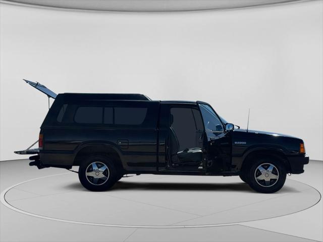 1990 Mazda B2600i Pickup Truck