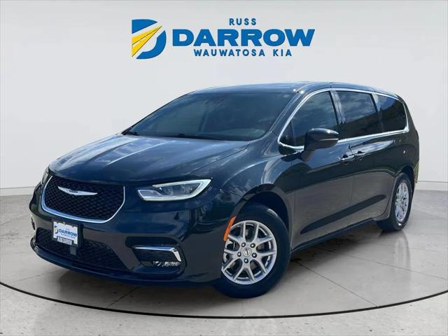 2023 Chrysler Pacifica Touring L for sale in Wauwatosa, WI