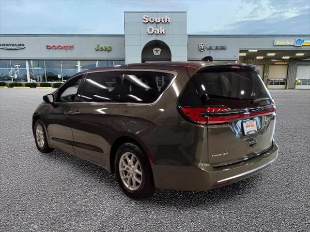 2027 Chrysler Pacifica Select