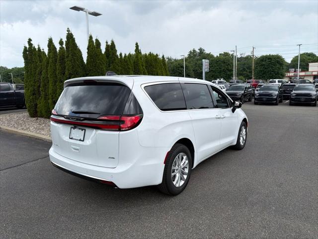 2027 Chrysler Pacifica PACIFICA SELECT AWD