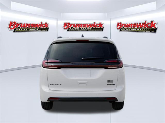 2027 Chrysler Pacifica Select