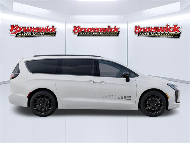 2027 Chrysler Pacifica Select