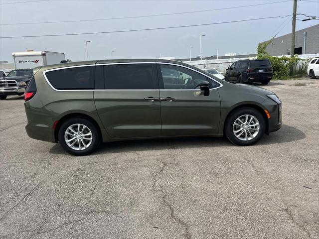2027 Chrysler Pacifica PACIFICA SELECT