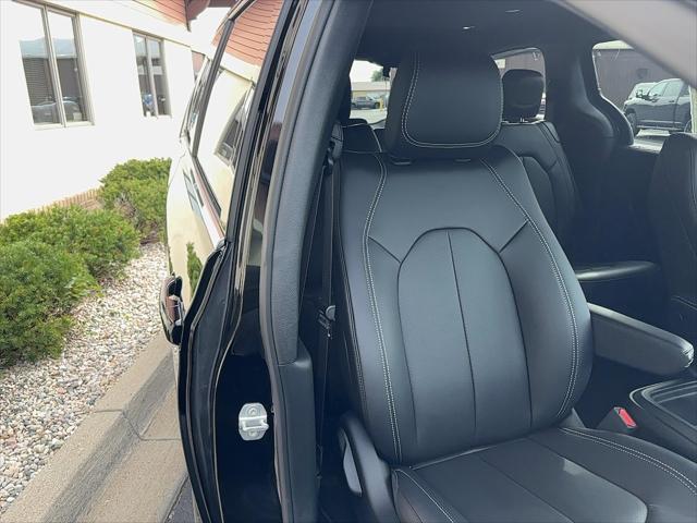 2027 Chrysler Pacifica Select AWD