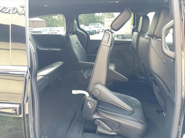 2027 Chrysler Pacifica Select AWD