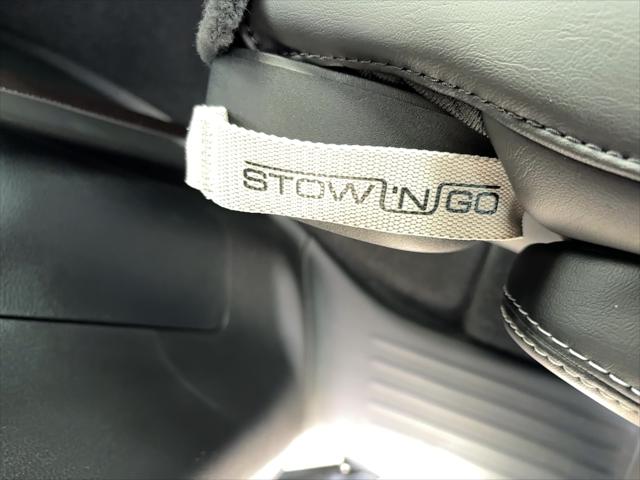 2027 Chrysler Pacifica Select AWD