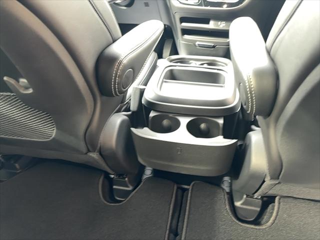 2027 Chrysler Pacifica Select AWD