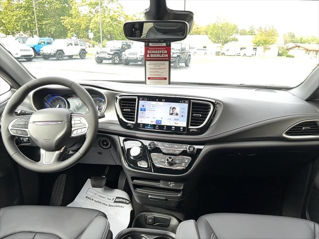 2027 Chrysler Pacifica Select AWD