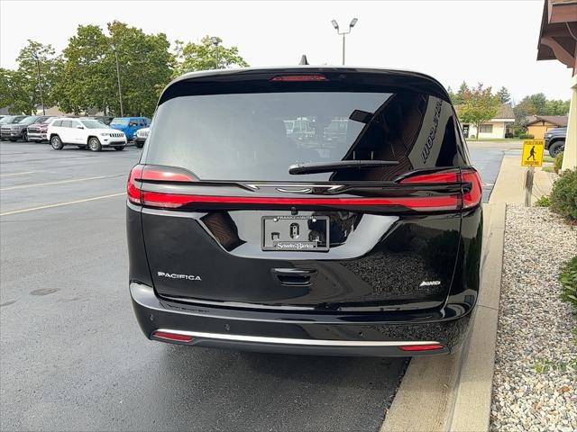 2027 Chrysler Pacifica Select AWD