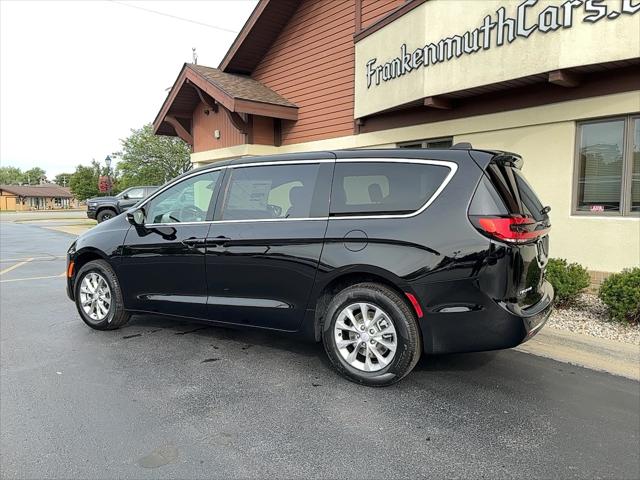 2027 Chrysler Pacifica Select AWD
