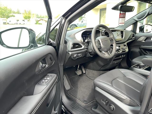 2027 Chrysler Pacifica Select AWD