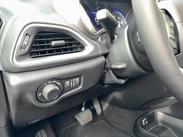 2027 Chrysler Pacifica Select AWD