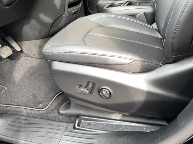 2027 Chrysler Pacifica Select AWD