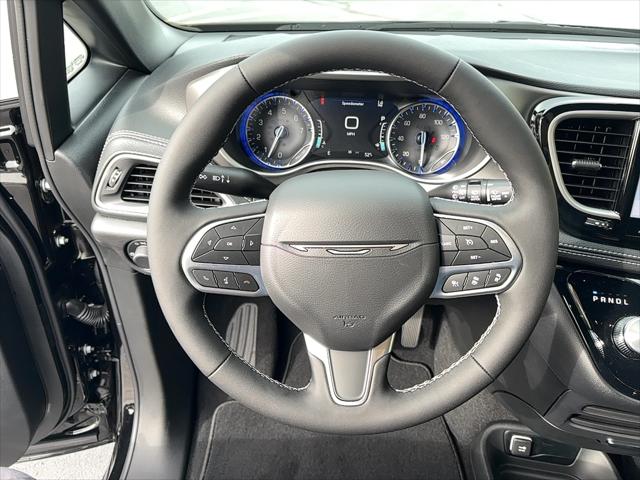 2027 Chrysler Pacifica Select AWD